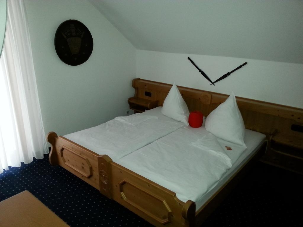 Hotel Brucker Gastehaus Fuerstenfeldbruck Pokoj fotografie